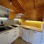 Letniskowe Liliowy Zakatek 山林小屋 Dębki
